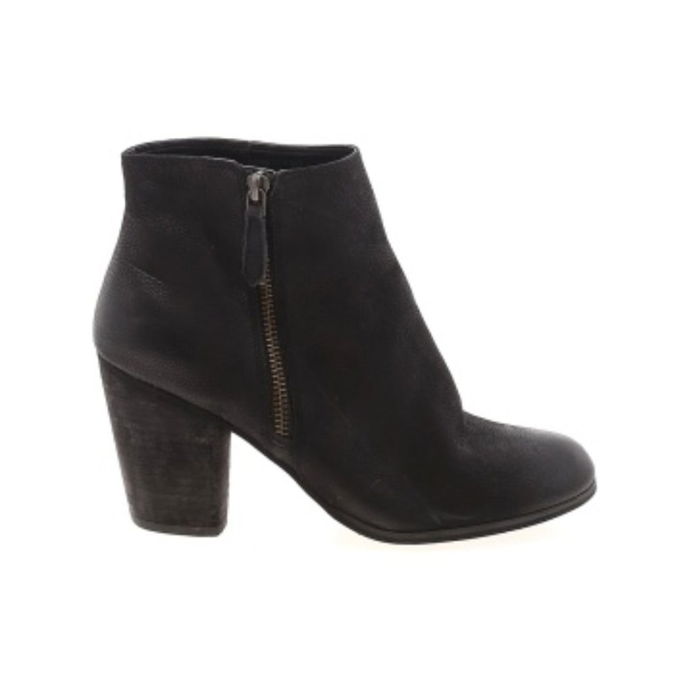 BP. Ankle Boot in Black Size 8